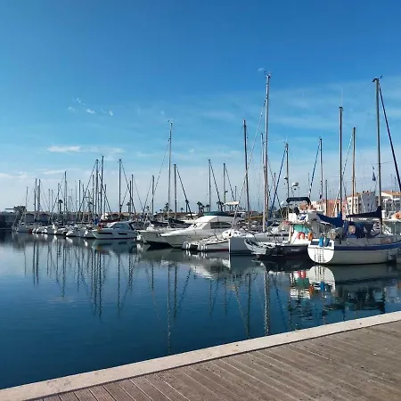 25 M2-plage à 200 M-parking Privé